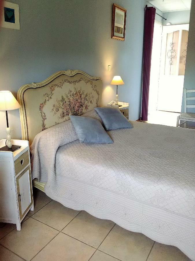 Chambres Et Gite Peyroutas " Camille" Vignonet St Emilion Luaran gambar